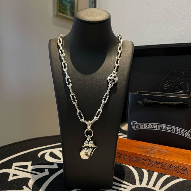 Ch*0me He**ts necklaces